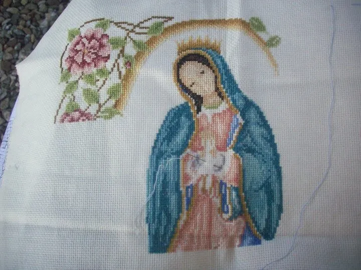Bordado Virgen de Guadalupe en punto cruz esquema - Imagui