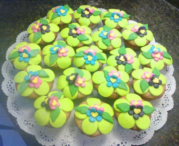 Dulces Fiestas: GALLETAS DECORADAS Y PONQUESITOS DECORADOS Dulces Fiestas: GALLETAS DECORADAS Y PONQUESITOS DECORADOS