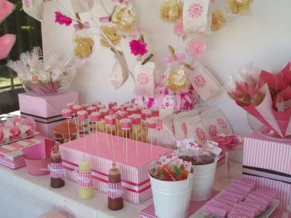 Dulces rosas en la mesa de dulces | kari | Pinterest | Mesas, Baby ...