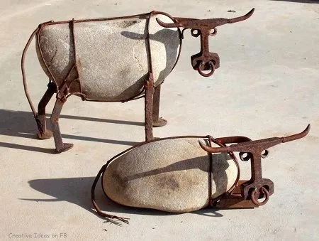 EcoNotas.com: Arte y Reciclaje, Vacas con Piedras y Metal