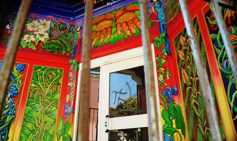 Edificio de las Mujeres recibe fondos para restaurar mural - El ...