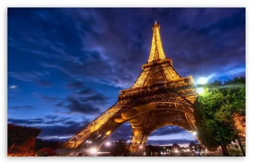Eiffel Tower At Night HD desktop wallpaper : Fullscreen : Mobile