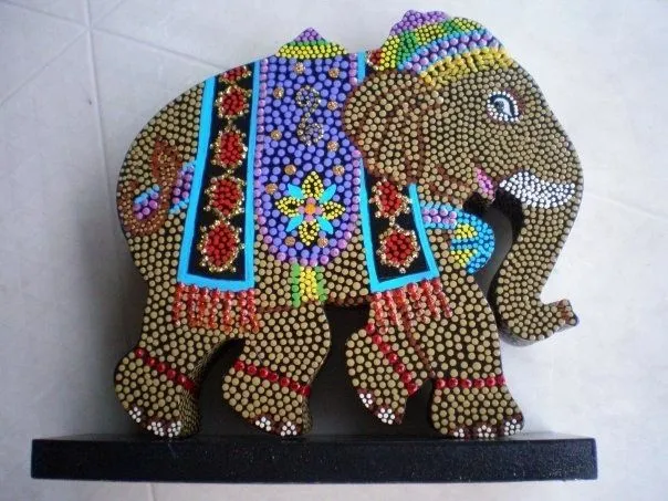 Elefante pintado en madera. | Puntillismo | Pinterest