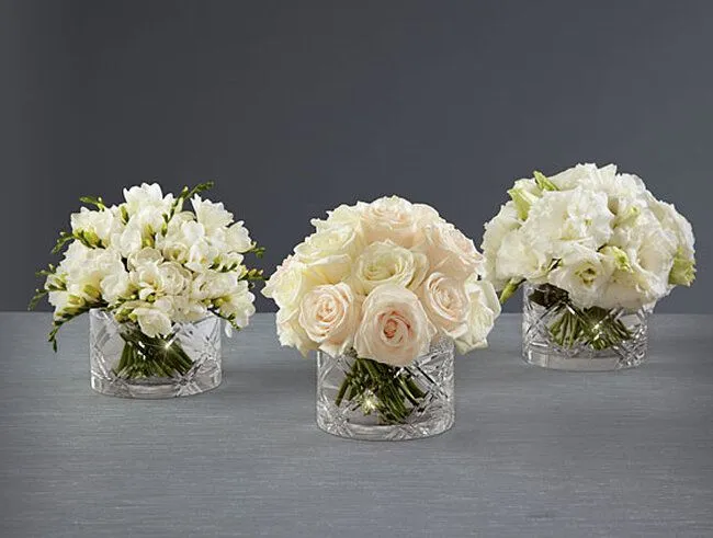 Encantadora colección de arreglos florales para boda de Vera Wang