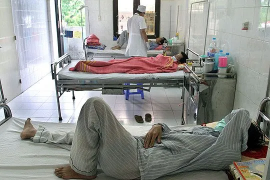 Varios enfermos de sida son atendidos en un hospital | Edición ...
