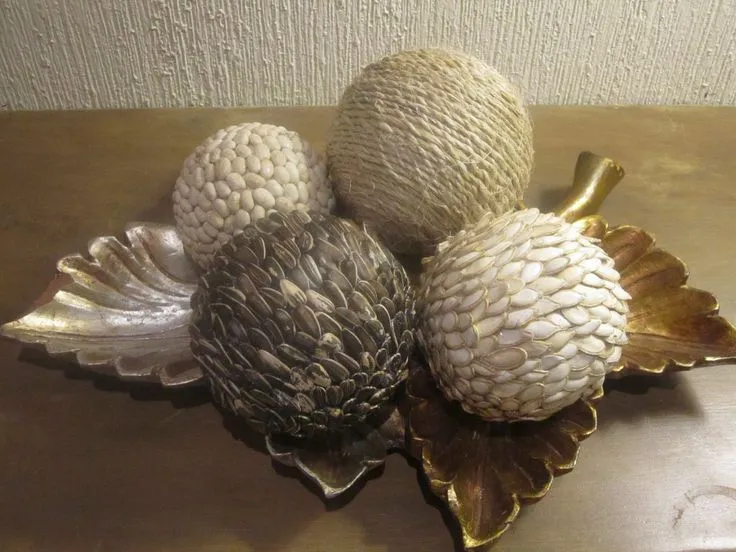 Esferas de unicel decoradas con semillas - Imagui