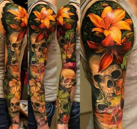 Espectacular tatuaje de brazo completo, #color #flores #calavera ...