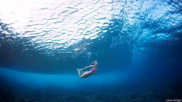 Las espectaculares imágenes del surf captadas debajo del agua ...