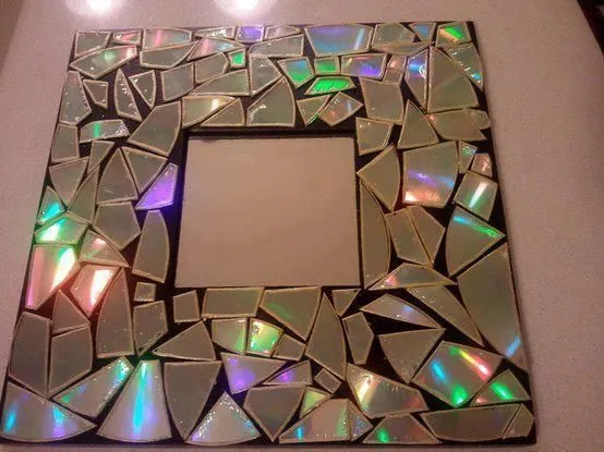 Espejo decorado con trozos de CD | Espejos | Pinterest | Diys and Html