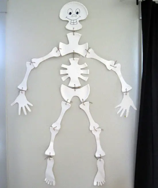 Esqueleto con platos | Manualidades InfantilesManualidades Infantiles