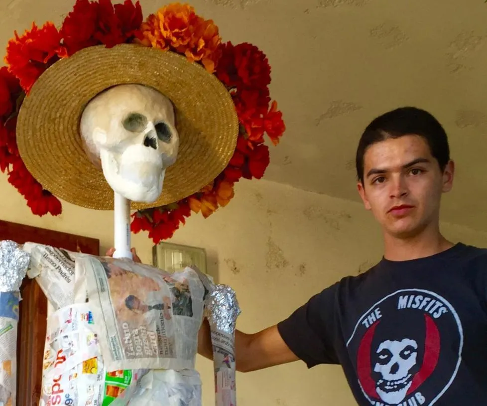 Estudiante prepara a la Catrina para el Día de Los Muertos – Excelsior  California