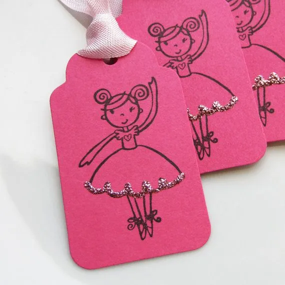 Etiquetas para regalo con dibujo hecho a mano de bailarinas