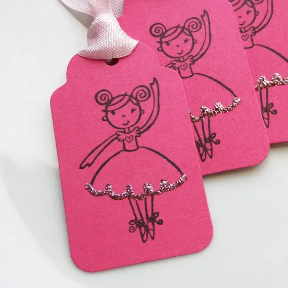 Etiquetas para regalo con dibujo hecho a mano de bailarinas Etiquetas para regalo con dibujo hecho a mano de bailarinas
