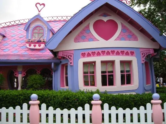 Exterior casa da Minnie: fotografía de Parque Temático Magic ...