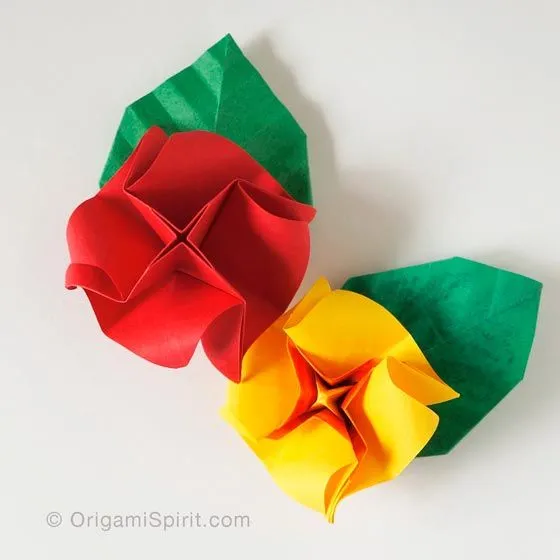 Una fácil rosa en origami, su hoja y una variación -Tres en uno!