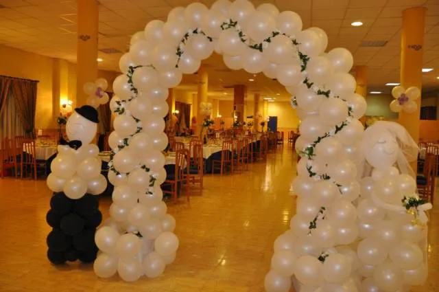 Fantásticos arreglos de globos para una boda magnífica