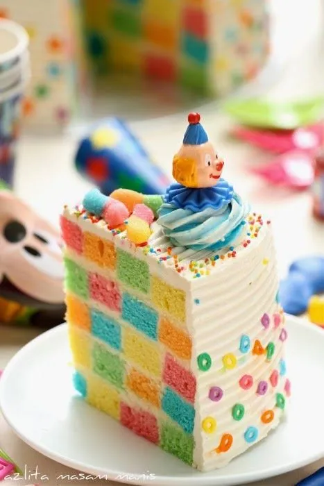 Como fazer bolo xadrez colorido de palhacinho para festas de ...