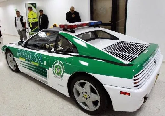 Un Ferrari convertido en patrulla de la Policía
