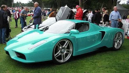 Un Ferrari Enzo azul turquesa