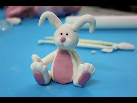 Cómo hacer figuras para tartas: conejo rosa - YouTube