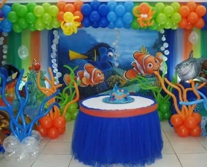 Finding Nemo cake table balloon decorations . | Baby and Toddler ...