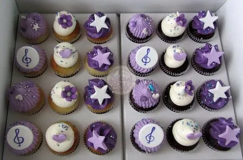 Flickriver: Photoset 'Violetta' by Piece of Cake - Cupcakes!