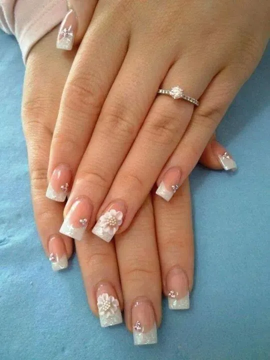 Flor en 3ď diseño sencillo con pequeñas piedras | Pink tip nails, Ring  finger nails, Pretty nail art designs