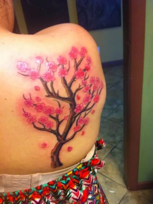 100 Tatuajes de la flor del cerezo o Sakura | Belagoria