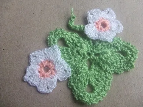 flor de fresa crochet 2014 - YouTube