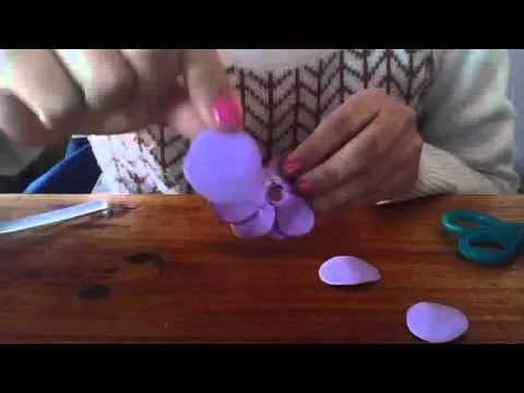 como hacer una flor de goma eva - YouTube