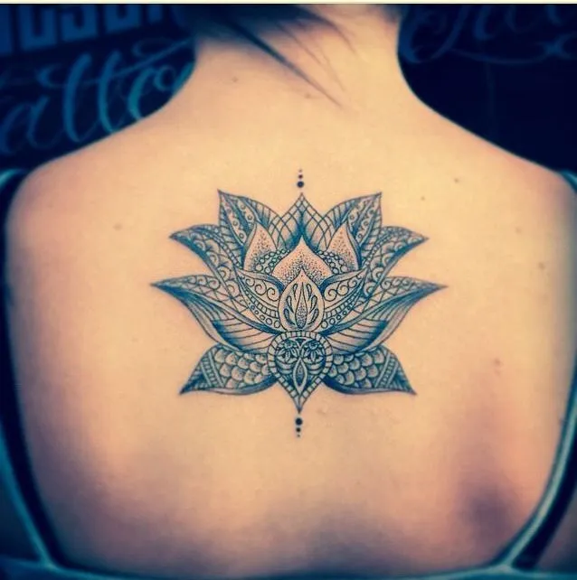Tatuajes de flor de loto para mujer - Imagui