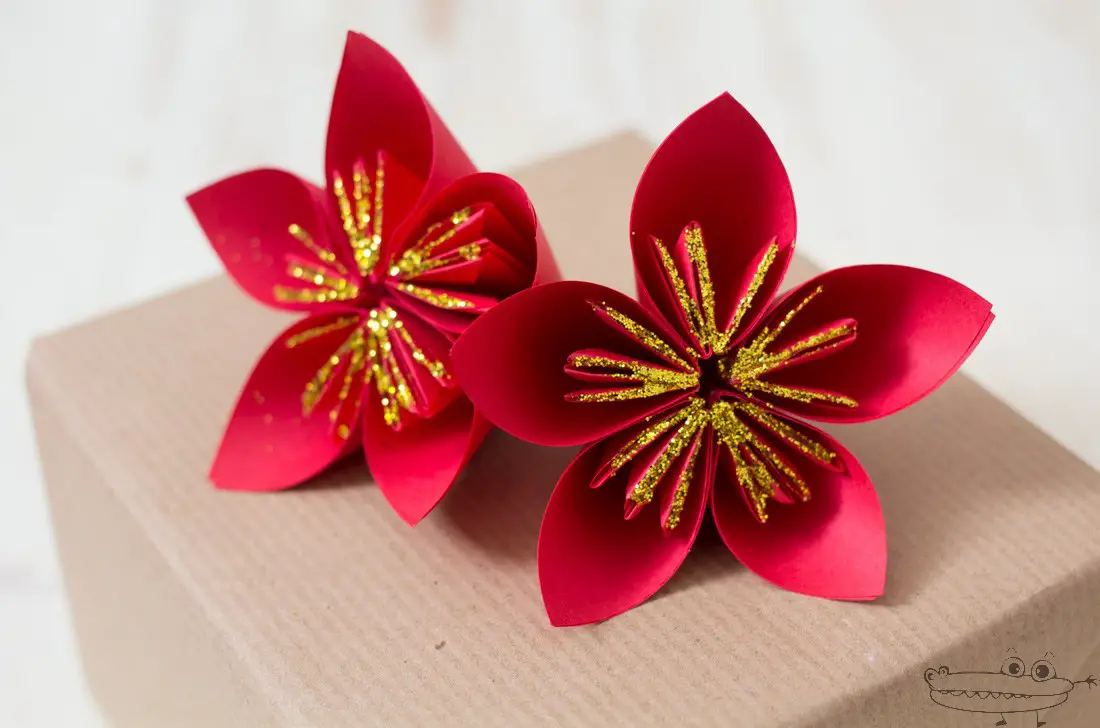 Flor de Navidad con papel -Manualidades Infantiles Flor de Navidad con papel -Manualidades Infantiles