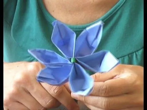 Cómo hacer una Flor en Origami - Manualidades para todos - YouTube