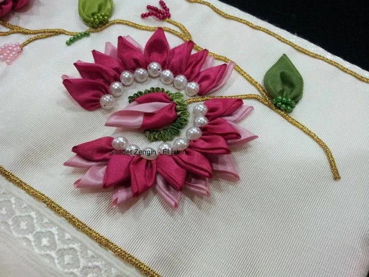 flores bordado en cintas on Pinterest | Ribbon Flower, Silk Ribbon ...