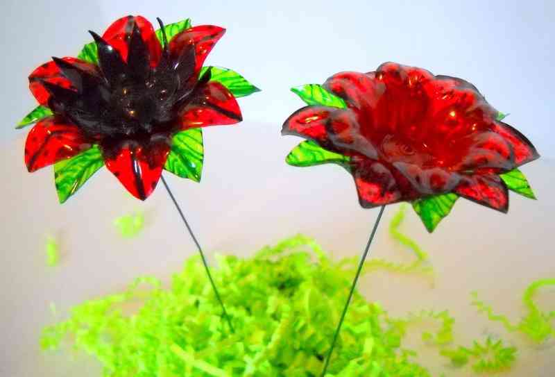 Cómo hacer flores con botellas de plástico - Video Decoración