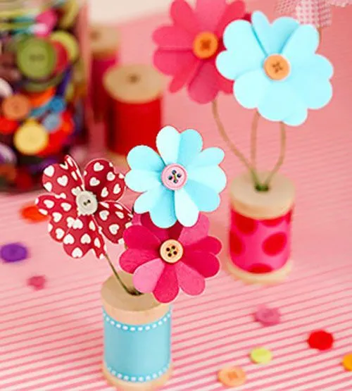 Flores de cartulina y botones - Especial Día de la Madre ...