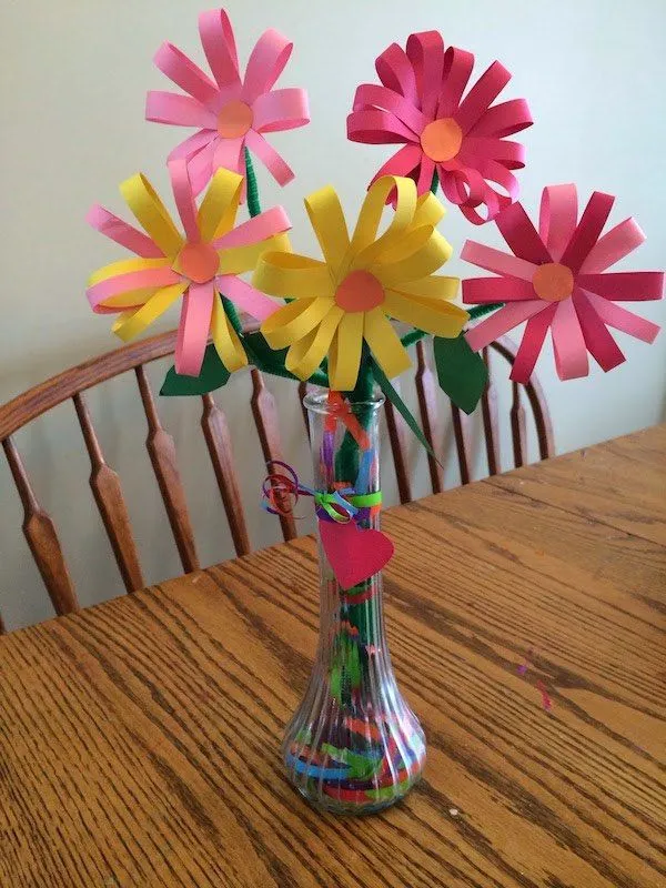 5 flores de papel para hacer con los niños - PequeOcio 5 flores de papel para hacer con los niños - PequeOcio