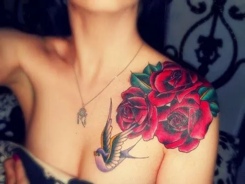 Flores Rosas y Ave - Tatuajes para Mujeres