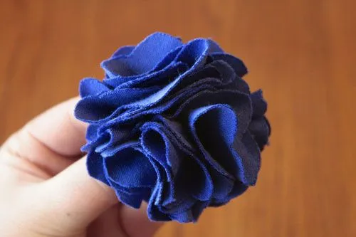 Como hacer una flor de tela para un vestido - Imagui