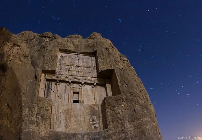 Fogonazos: Noche estrellada sobre las tumbas persas