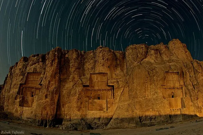 Fogonazos: Noche estrellada sobre las tumbas persas
