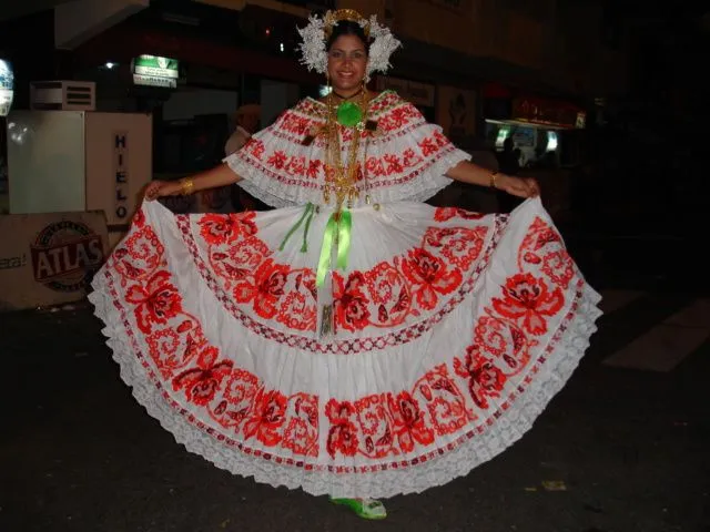 FOLKLORE: VESTIDO TIPICO DEL FOLKLORE PANAMEÑO. FOLKLORE: VESTIDO TIPICO DEL FOLKLORE PANAMEÑO.