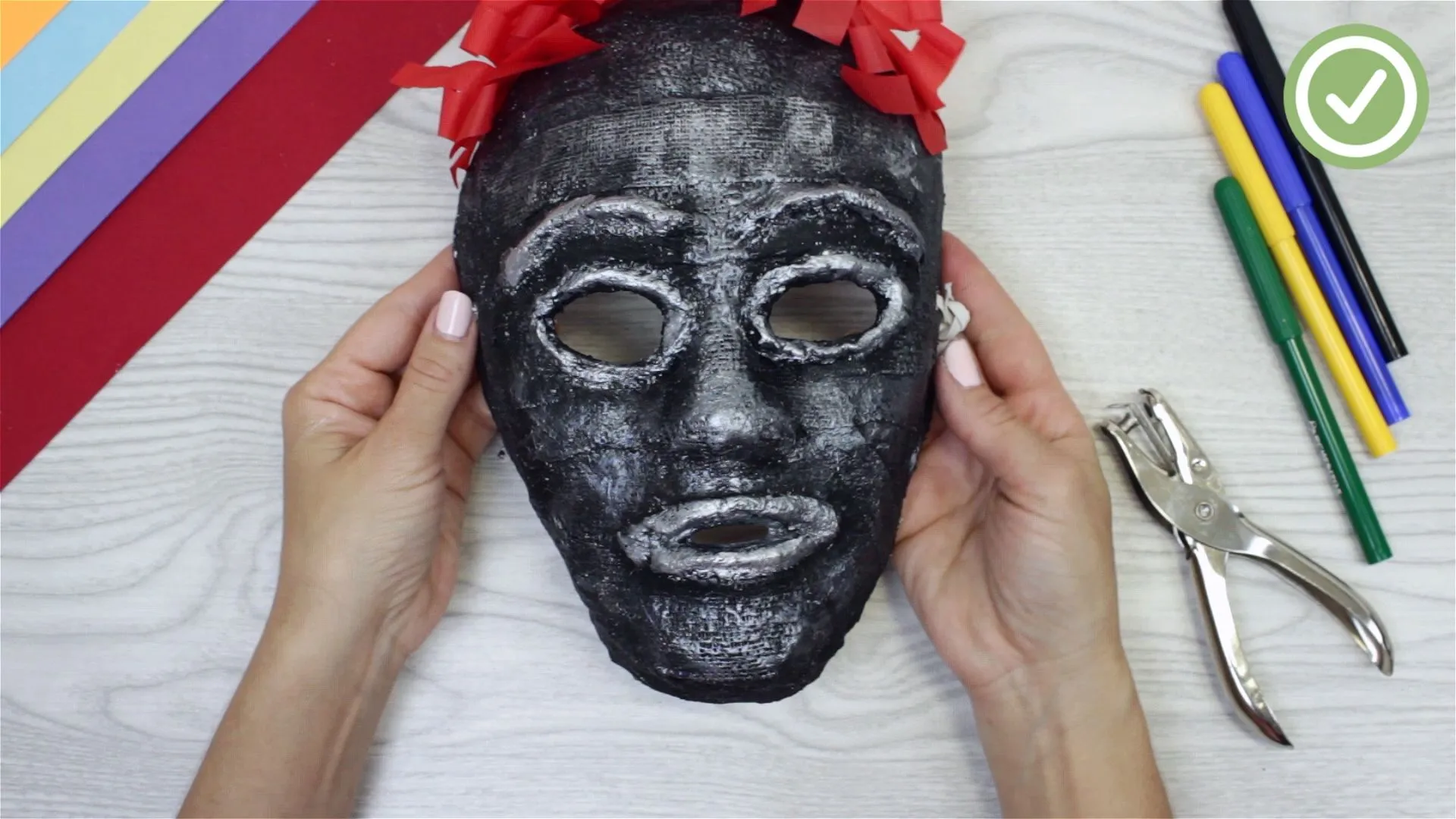 3 formas de hacer máscaras de teatro griego - wikiHow