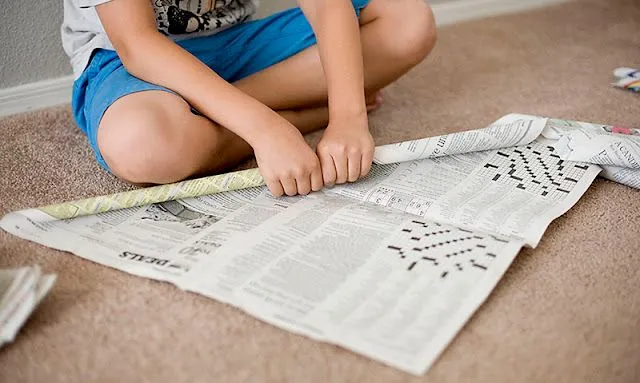 Fortaleza para niños hecha con periódicos reciclados ...