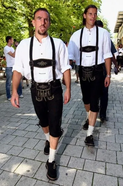 Foto - Frank Ribery vestido con un traje típico de Alemania