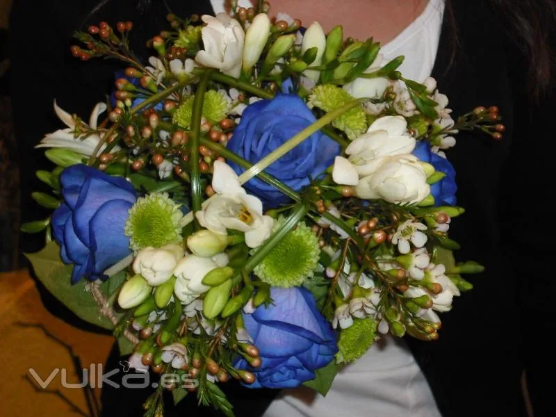 Foto: ramo de novia con rosas azules