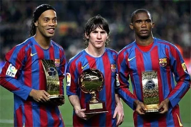 Foto - Ronaldinho lionel messi y samuel eto o barca 05 06 Foto - Ronaldinho lionel messi y samuel eto o barca 05 06