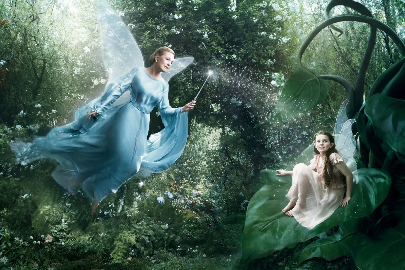 FOTOFRONTERA: Hadas haciendo magia en el bosque FOTOFRONTERA: Hadas haciendo magia en el bosque