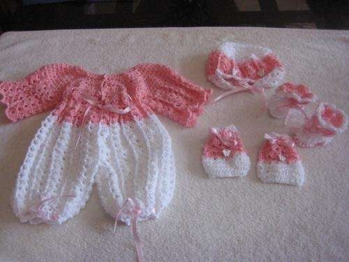 Ropita bebé tejida crochet - Imagui