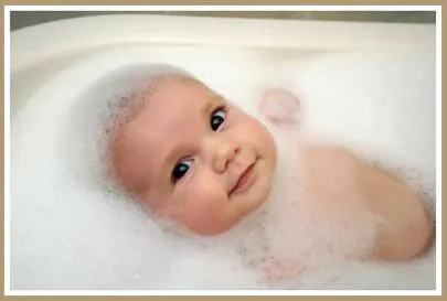 Fotos de bebés bañandose - Imagui